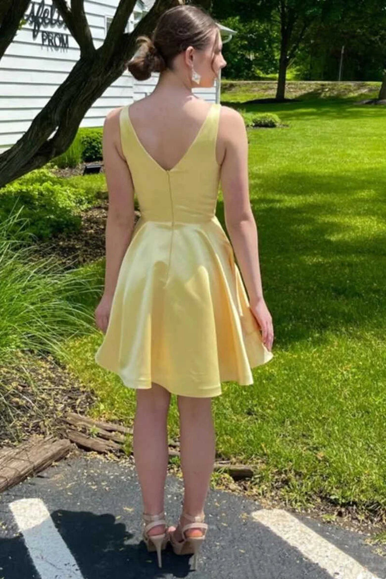 Vestido corto de fiesta con escote en V y corte A